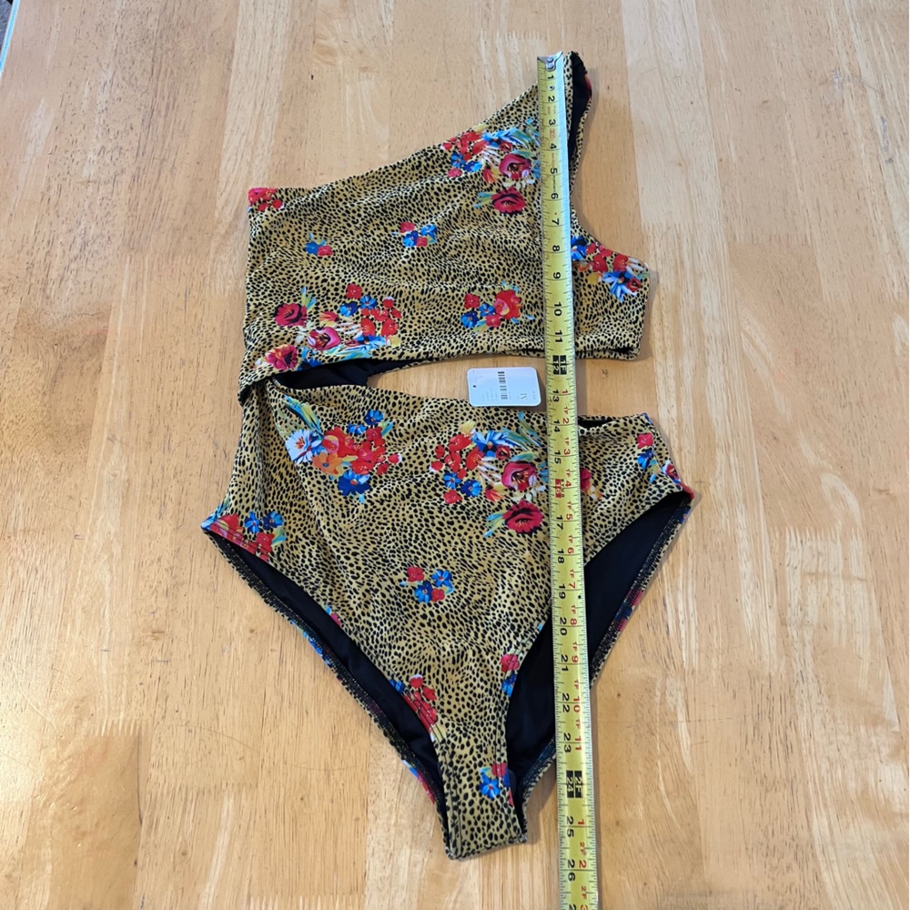 BEACH RIOT Women's One-Piece Swimsuit Size M In Assorted - Picture 2 of 7